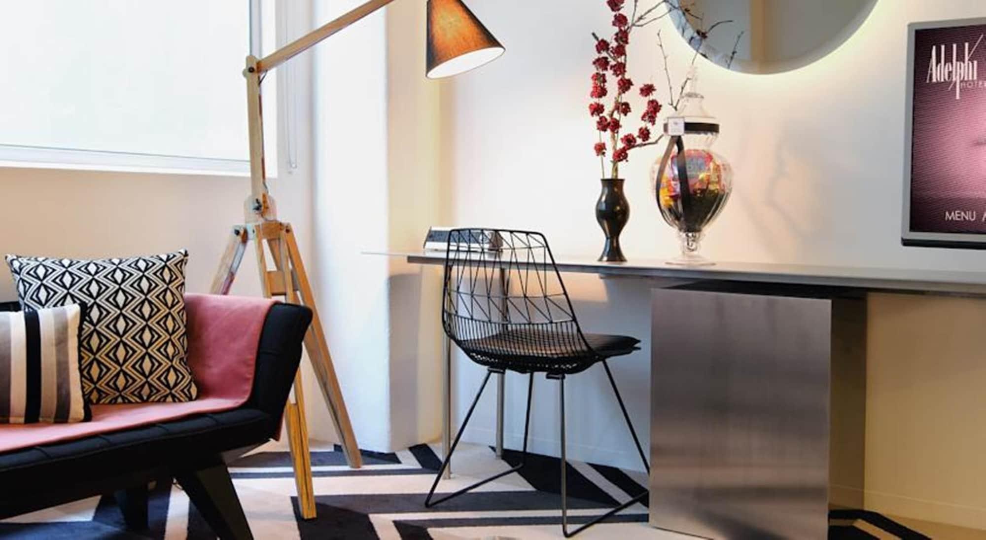 อะเดลฟี โฮเต็ล Hotel เมลเบิร์น ภายนอก รูปภาพ Wire chair
