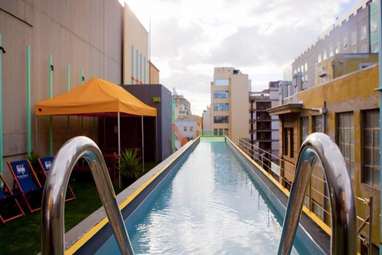 อะเดลฟี โฮเต็ล Hotel เมลเบิร์น ภายนอก รูปภาพ Rooftop pool at the hotel