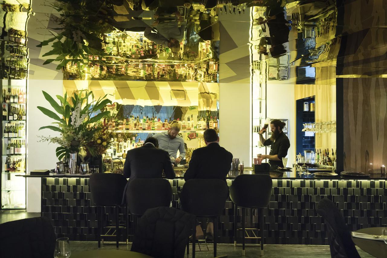 อะเดลฟี โฮเต็ล Hotel เมลเบิร์น ภายนอก รูปภาพ The bar at the 101 bar