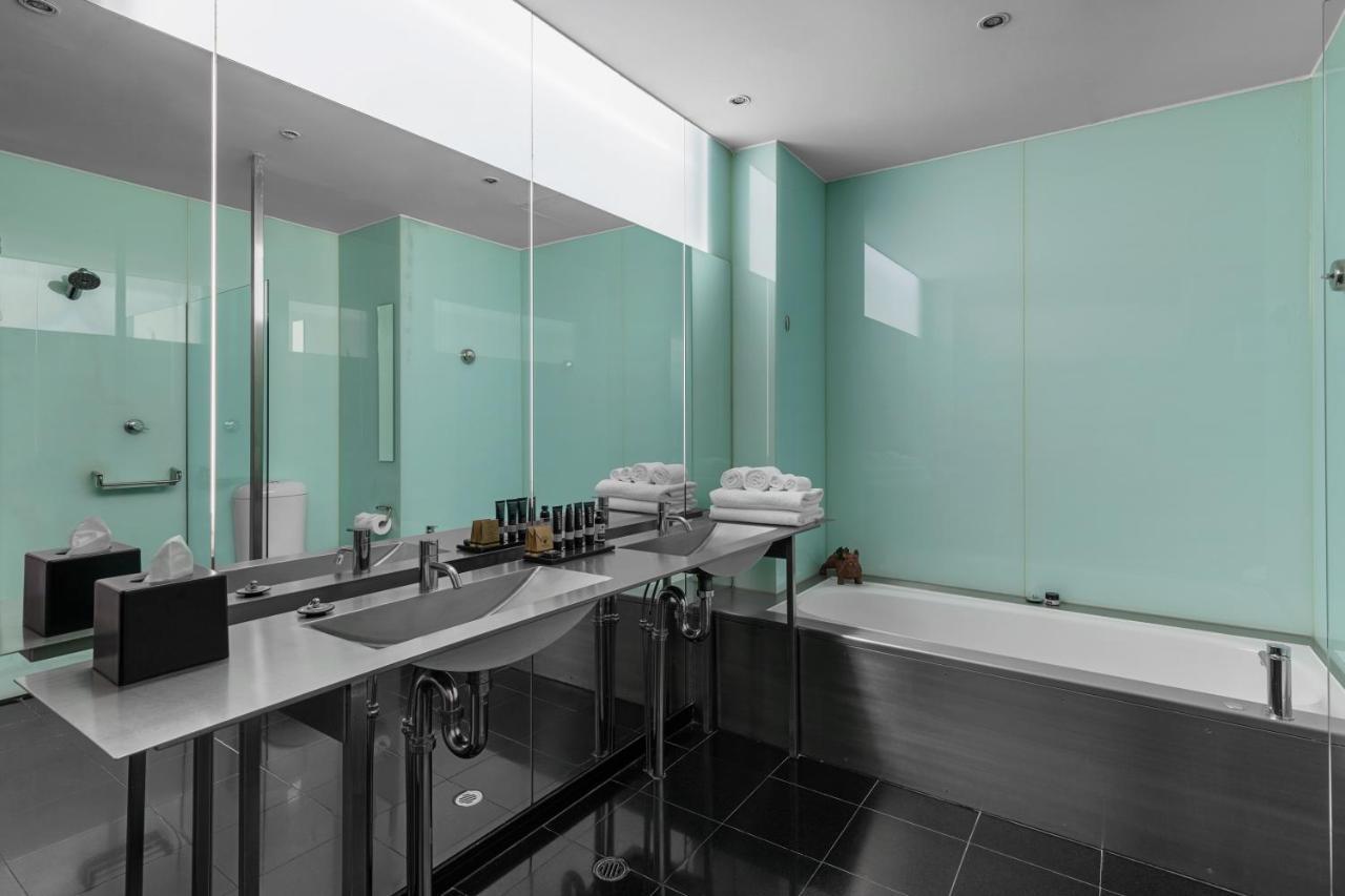 อะเดลฟี โฮเต็ล Hotel เมลเบิร์น ภายนอก รูปภาพ A bathroom